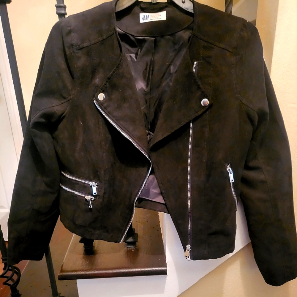 H&M BLACK MICROSUEDE JACKET. SIZE 13/14 Y